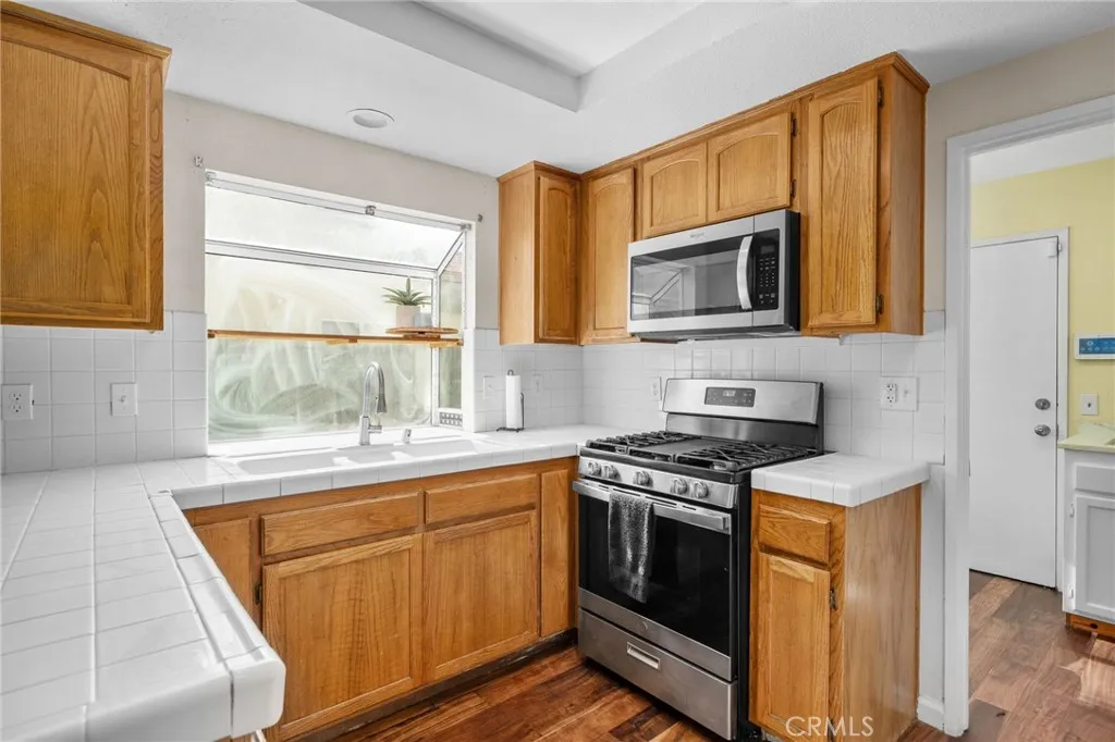 1316 Zirconia, Hemet, California 92543 home-pic-13